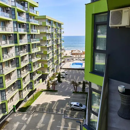 Apartment Malibu By Alz Navodari
