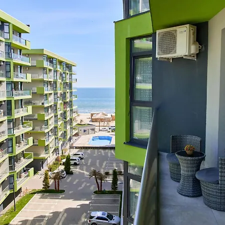 Malibu By Alz Apartment