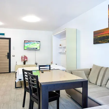 Malibu By Alz Apartment *